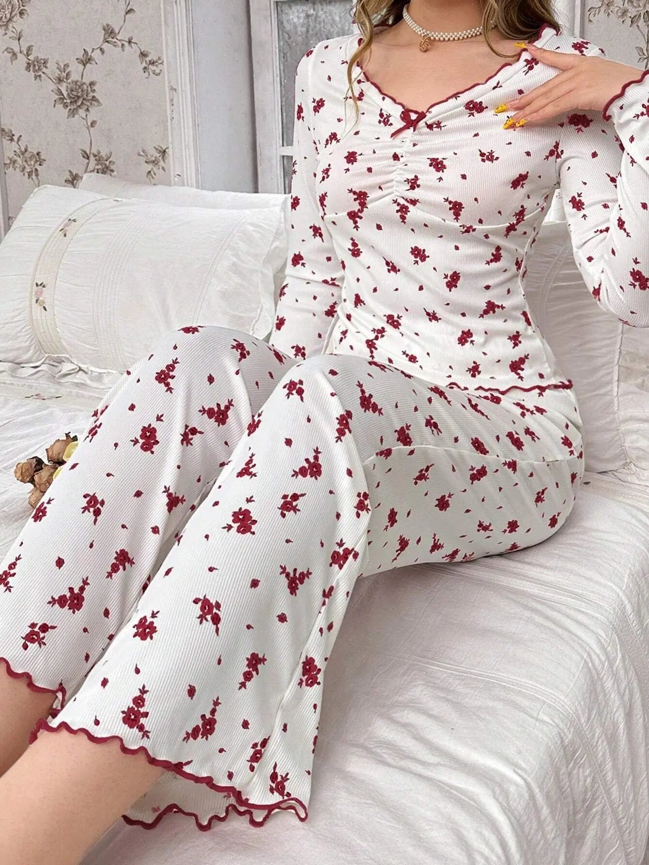 Autumn Winter Sleepwear Women Pajamas Set Round Neck Floral Printed Long Sleeve Tops and Trousers Home Wear Loungewear.