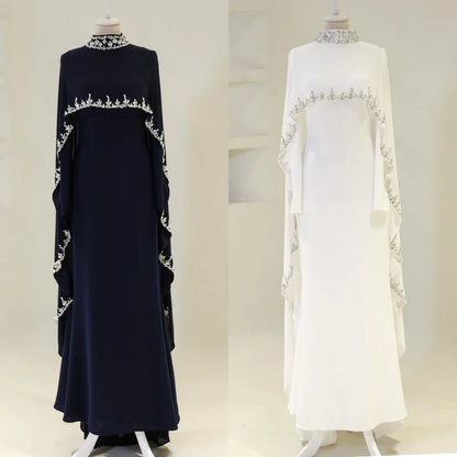 Maßgeschneiderte, moderne, komplizierte Jersey-Kleider mit Rüschen und Strasssteinen, geradem, hohem Kragen, lange Kleider, maßgeschneiderte Anlasskleider, klassisch.