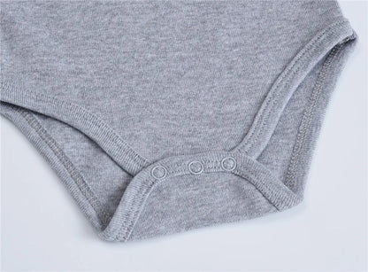 2025 Sommer Unisex Baby Body 0-24 Monate Kurzarm 100 % Baumwolle Weiß Schwarz Grau Design Säuglingskleidung