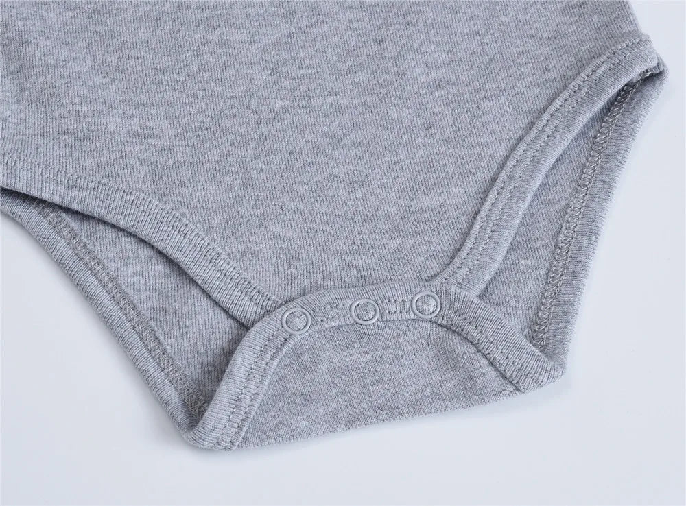 2025 solide weiße Babykleidung Kurzarm Baumwolle Baby Mädchen Jungen Body Neugeborenen Körper Bebe 0-24 Monate Säuglingsoverall