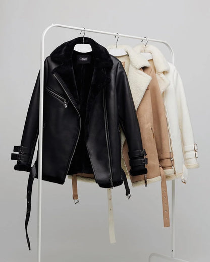 Die neue Damenjacke mit extra dicker, warmer und extra dicker Lammfeder-Reiterjacke mit Kunstfell