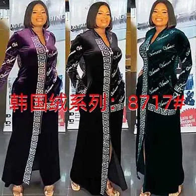 Long Sleeved Hooded Muslim Dress Velvet Diamond Clothing for Women Dubai Abayas Casual Korean Style Kaftan Evening Dress Abayas.
