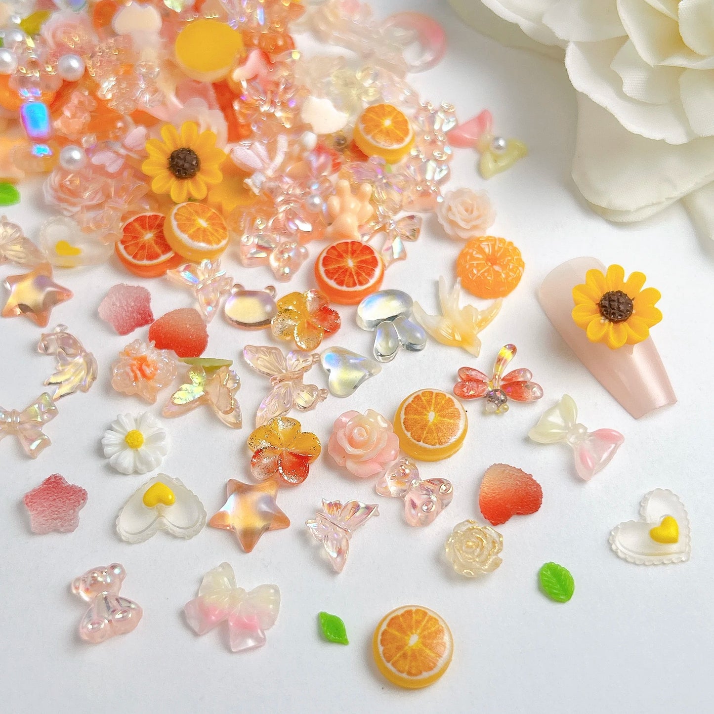 60PCS Creative Fudge Heart Dragonfly Orange Resin Nail Charms Transparent Star Butterfly Flower Mixed Nail Art Decorations DIY.