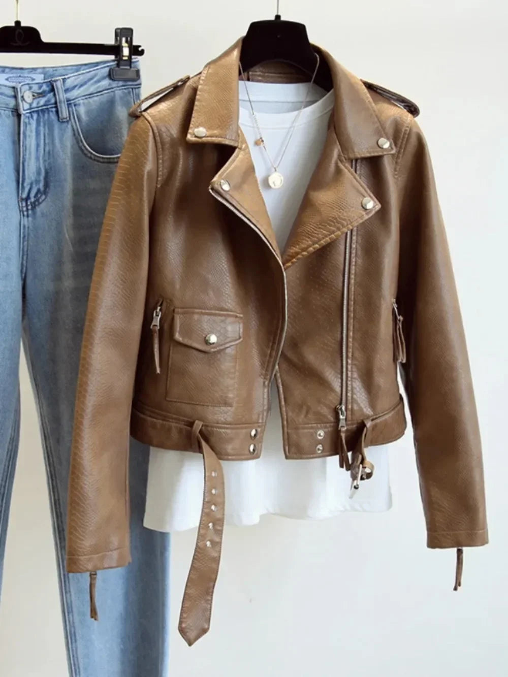 Dünne Jacke mit Gürtel Weibliche Streetwear Leder Mantel Biker Moto Frühling Herbst Frauen Faux Leder Jacke Oberbekleidung Neue Mode.