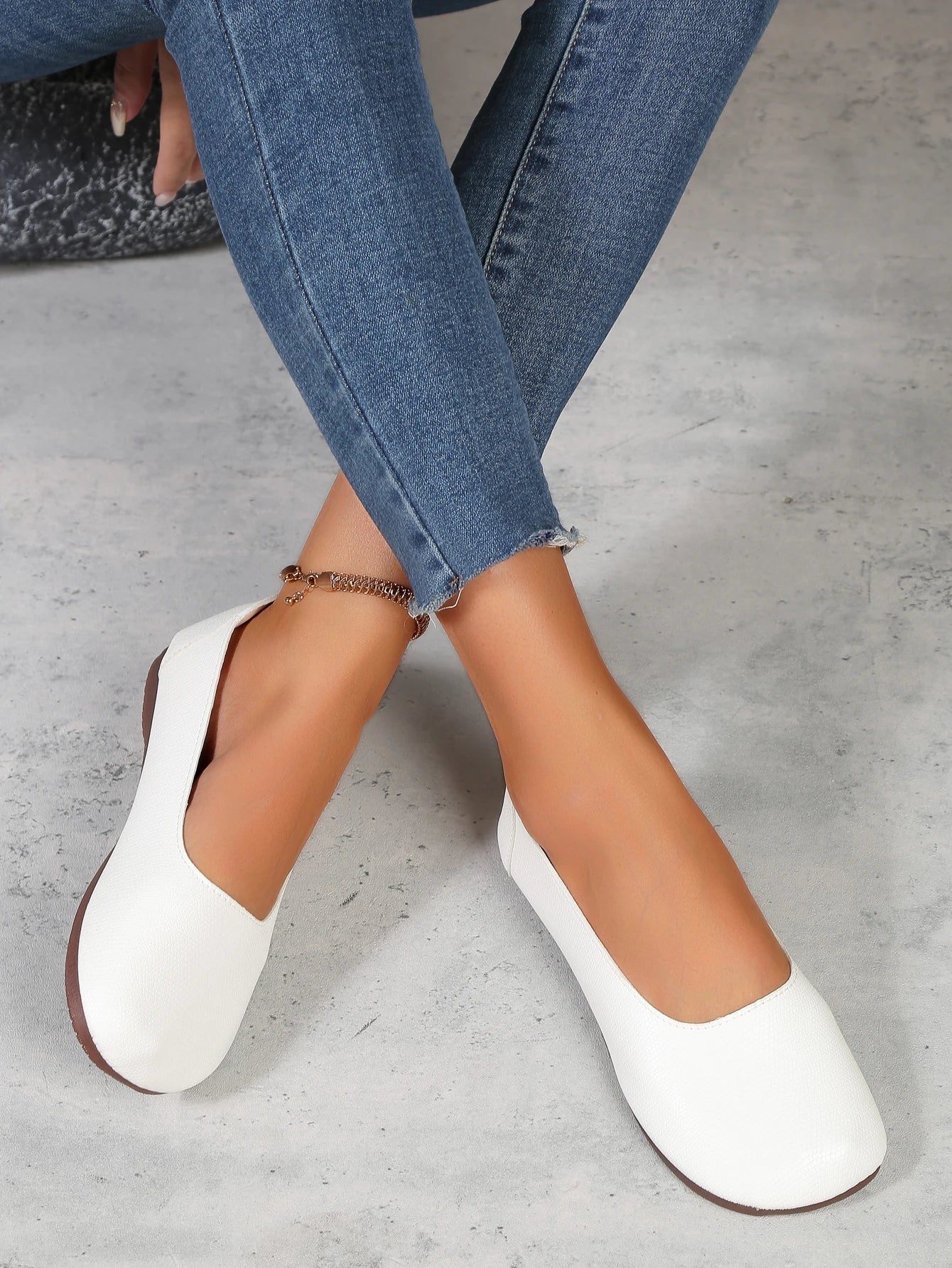 Popular flat sole single shoe round toe bean shoes 2024 new soft soled women's shoes large size single shoe grandmother shoes.