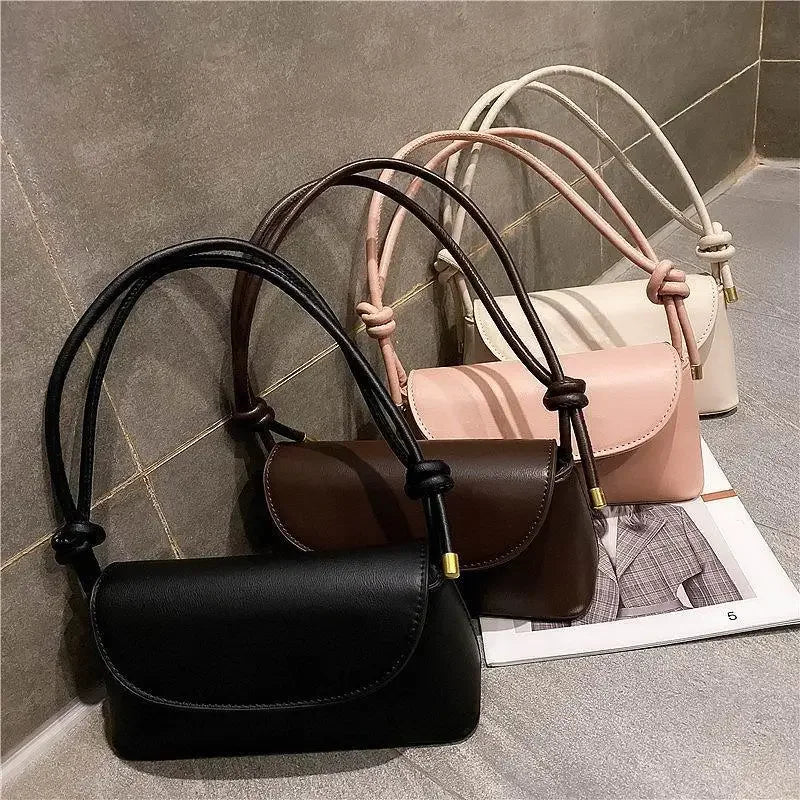 Internet celebrity retro small bag for women in autumn and winter, new trendy crossbody bag, fashionable one shoulder small bag.