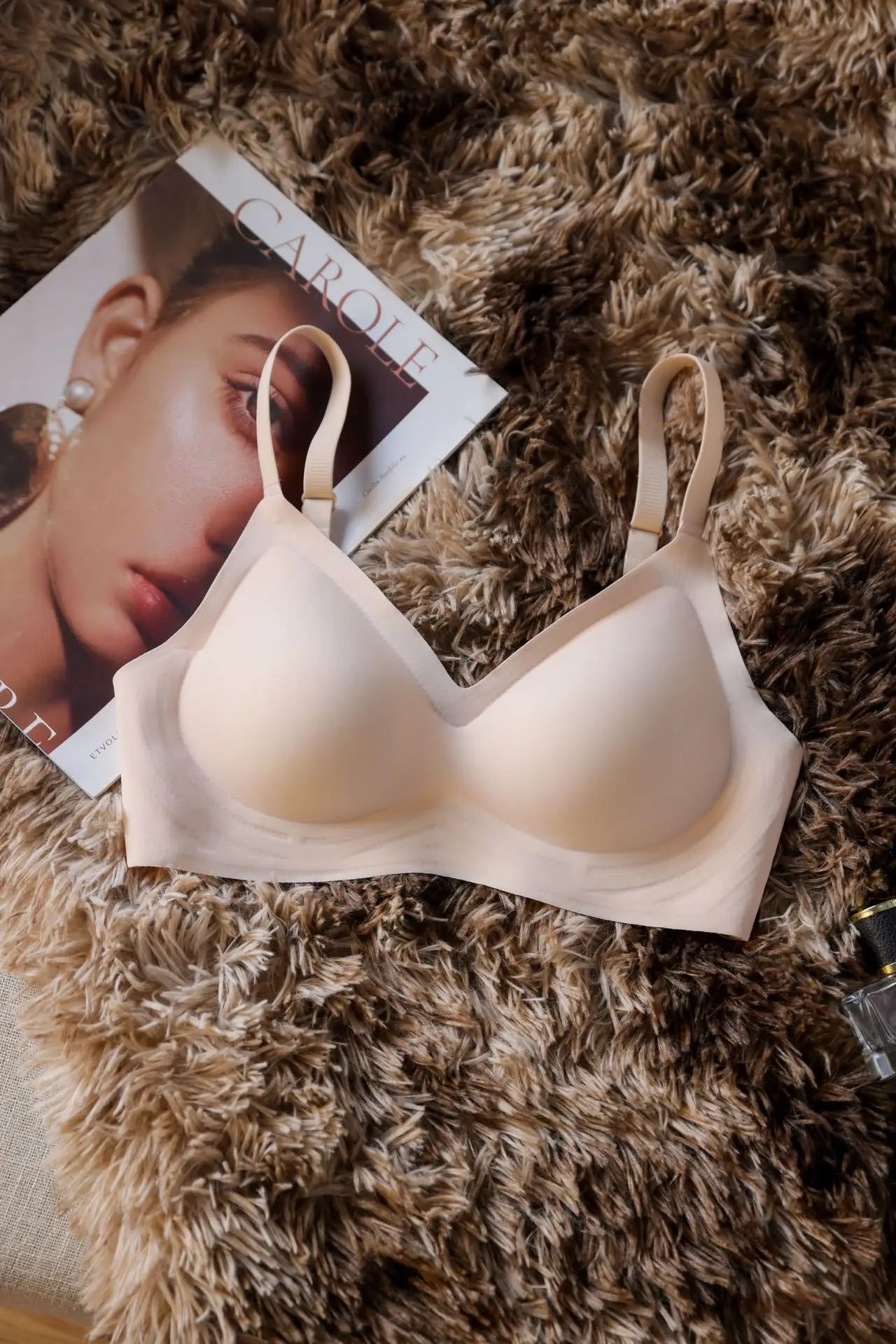 Small breast seamless bra Women's small breast push-up comfortable non-underwire soft support closed breast bra.