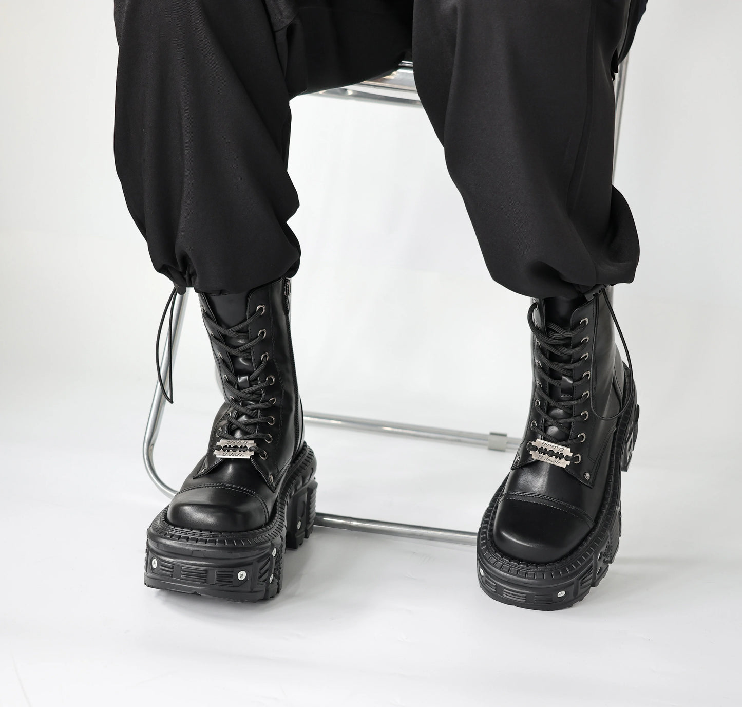 2025 New Punk Women Platform Ankle Boots Female's Rock Round Toe Lace Up Fashion Retro Chunky Shoes Metal Decor Short Boots.