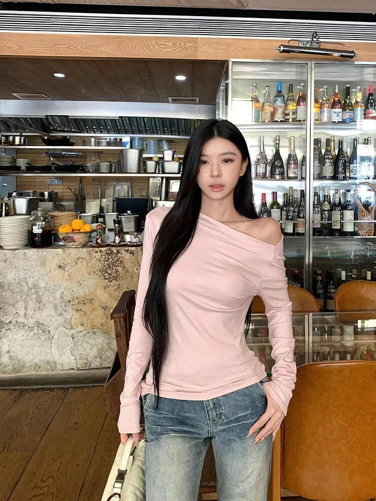 Slim Fit Long Sleeve T-Shirt Shoulder Bared One Shoulder Style Casual Streetwear for Young Women Fashionable And Stylish.