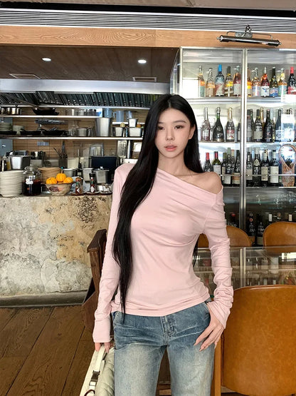 Slim Fit Long Sleeve T-Shirt Shoulder Bared One Shoulder Style Casual Streetwear for Young Women Fashionable And Stylish.