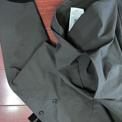 Compass Button Patch Italian Luxury Style Men's Lightweight Windbreaker Jacket Zippered Suitable For Outdoor Sports And Hiking.