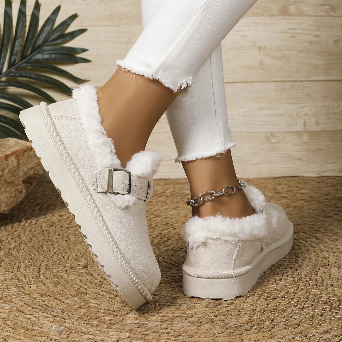 New 2025 Winter Women's Boots Plush Fashion Retro Bean Shoes Cotton Women's Flat Sole Slippers Platform Women Boots.