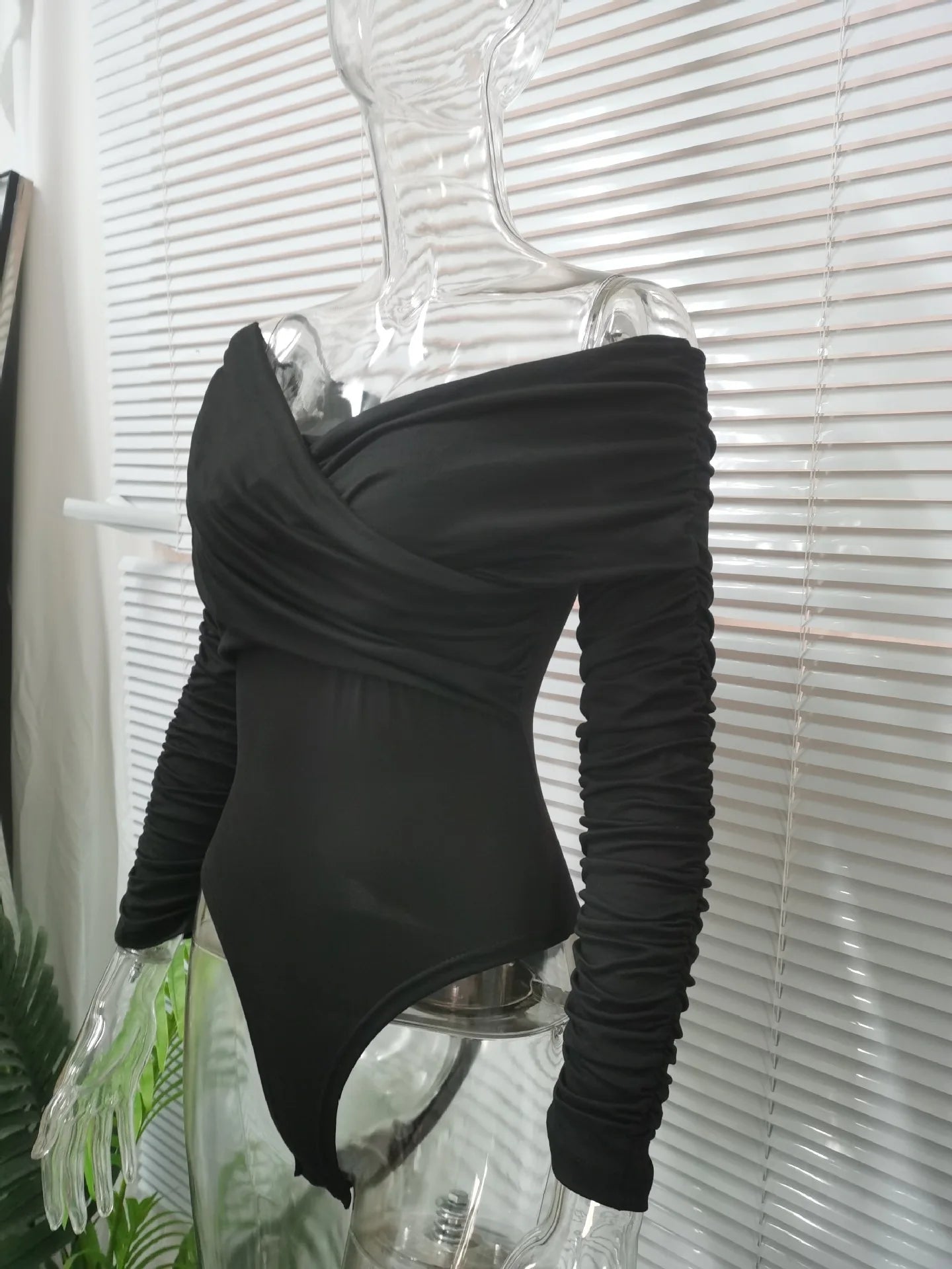 Women's Autumn One Shoulder V-Neck Pleated Long Sleeve Top Tight Fitting Temperament Jumpsuit New Collection.