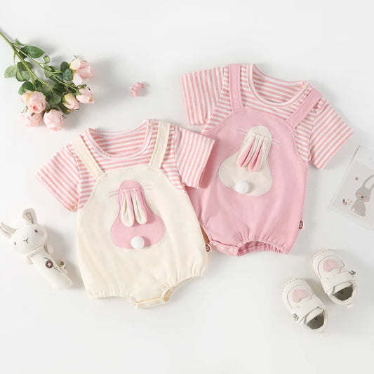 2024 Sommer Baby Mädchen Kleidung niedlichen Hasen falsch zweiteiligen Bodysuit Kleinkind Streifen Patchwork einteilige Kleidung