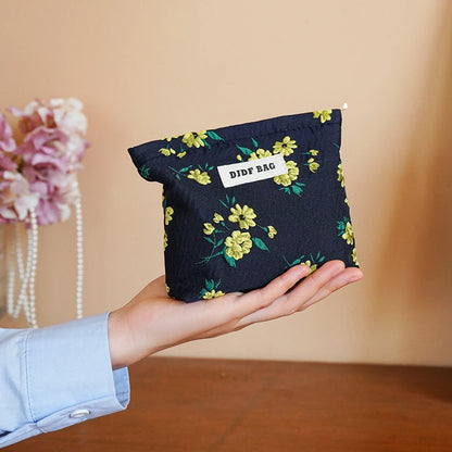 White Embroidery Daisy Women's Makeup Bag Portable Coin Purse Key Case Cosmetics Lipstick Storage Bag Commuter Liner Bag Ins