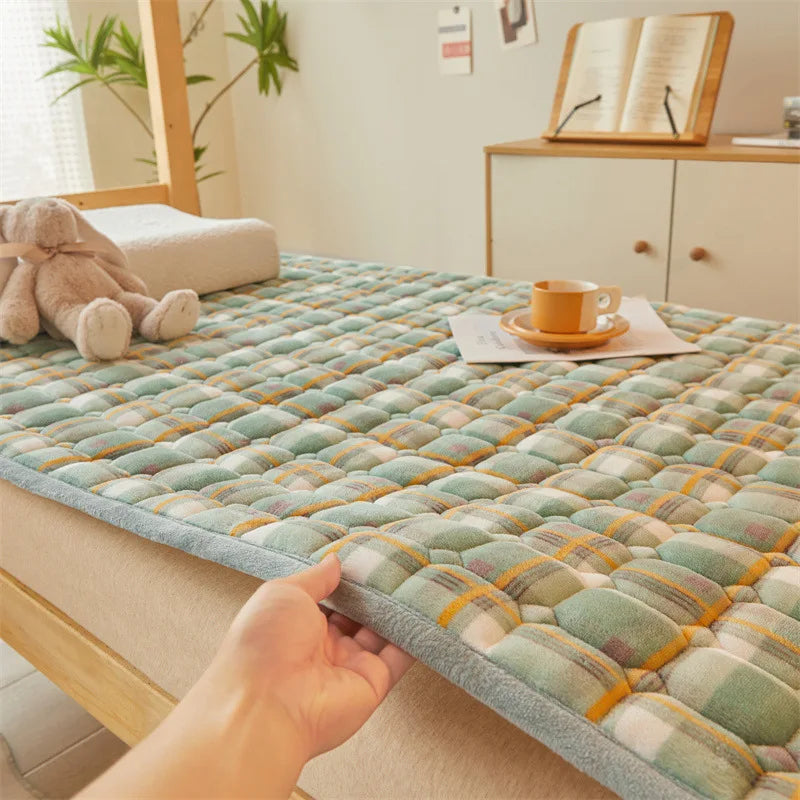 Winter Dormitory Soft Mattress Toppers Thick Warm Coral Velvet Bed Sheet Non-slip Mattress Cover Thin Bed Pad Tatami Floor Mat.