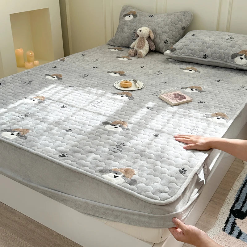 Quilted Velvet Bed Cover Printed Bedspread for Home Winter Mattress Protector Thicken Bed Linen 매트리스 커버 (No Pillowcase).