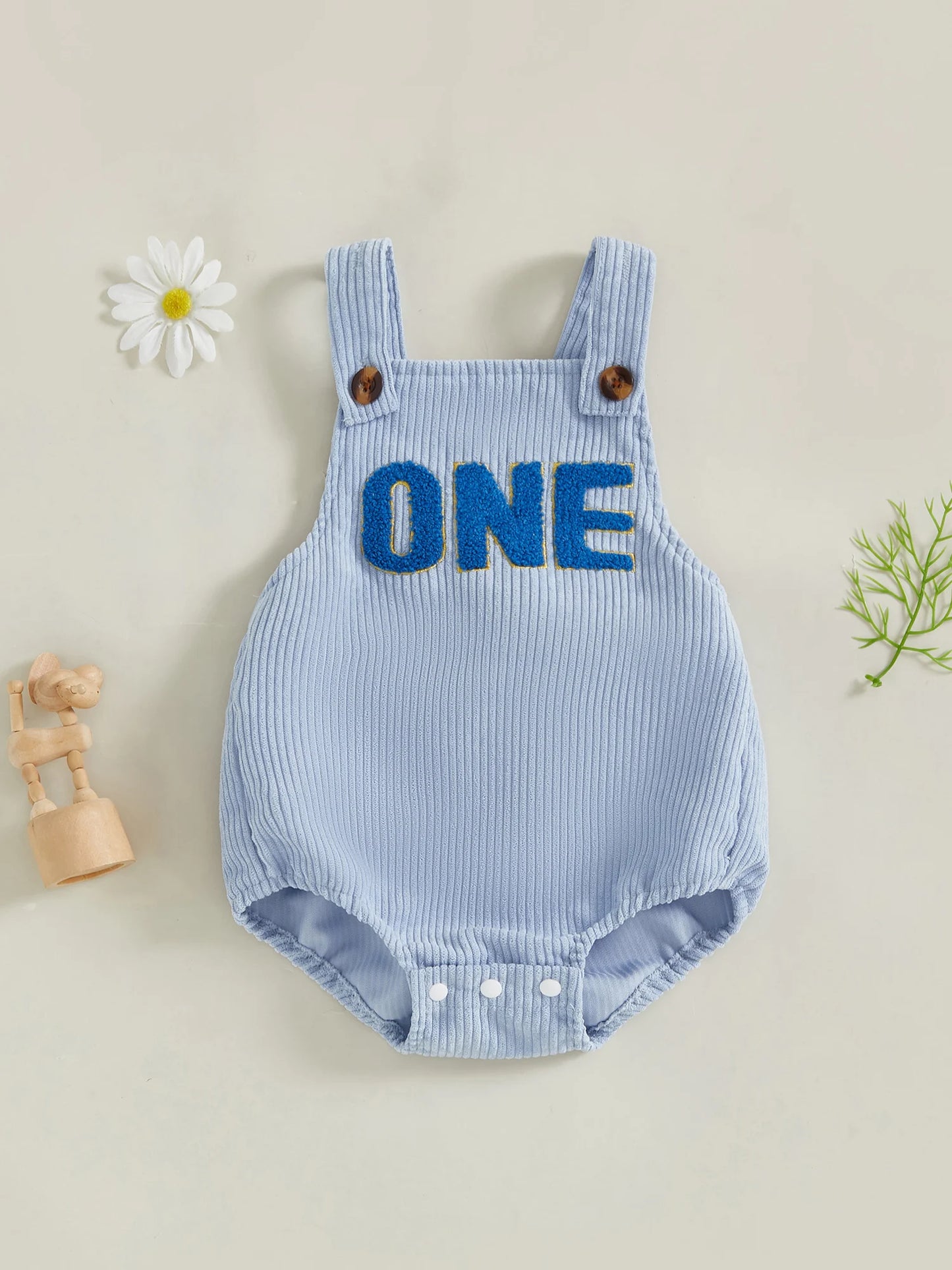 Baby-Overall, ärmellos, quadratischer Ausschnitt, Buchstaben-Stickerei, Strampler für Neugeborene, einjähriges Outfit für Jungen und Mädchen.