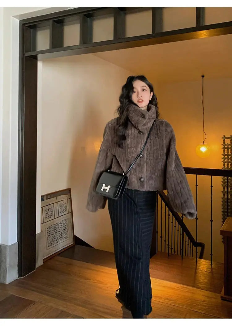 2025 Winter Fashion Stand Collar Warm Plush Short Jacket Women Autumn Retro Street Thickened Loose Harajuku Casual Short Jacket.