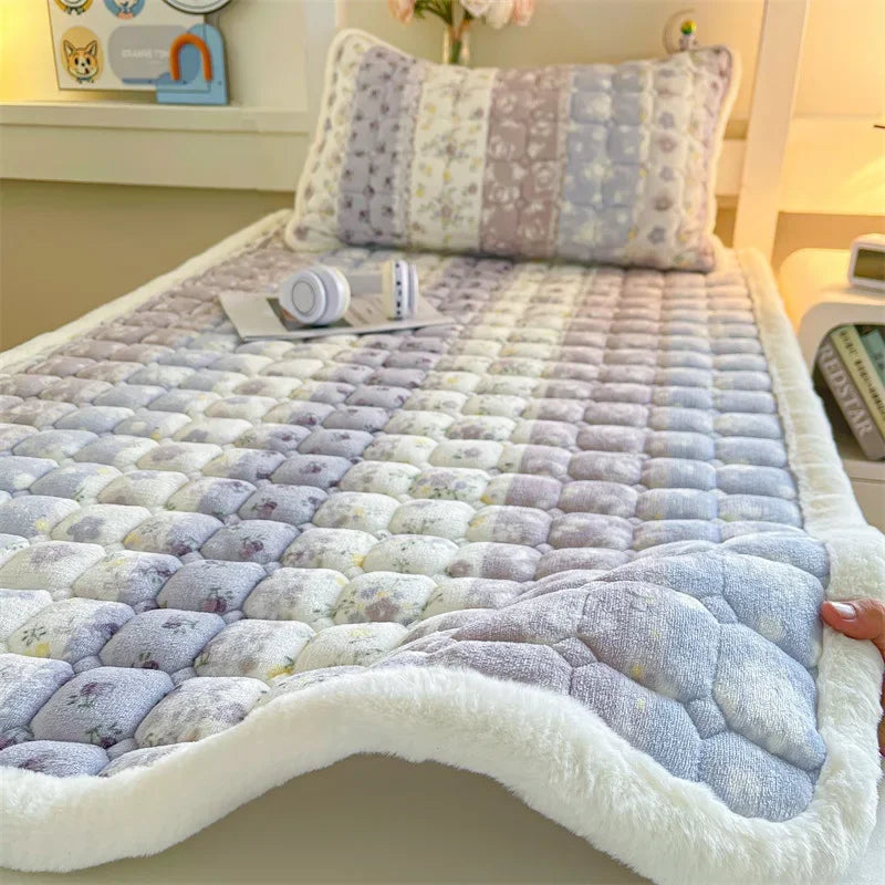 Winter Soft Thick Flannel Mattress Toppers Dormitory Single Double Bedspread Warm Bed Sheets Mattress Cover Fold Tatami Thin Mat