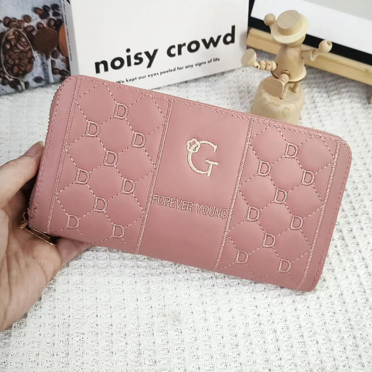 Women's wallet long letter embroidered women's long zipper versatile wallet large capacity mobile wallet.