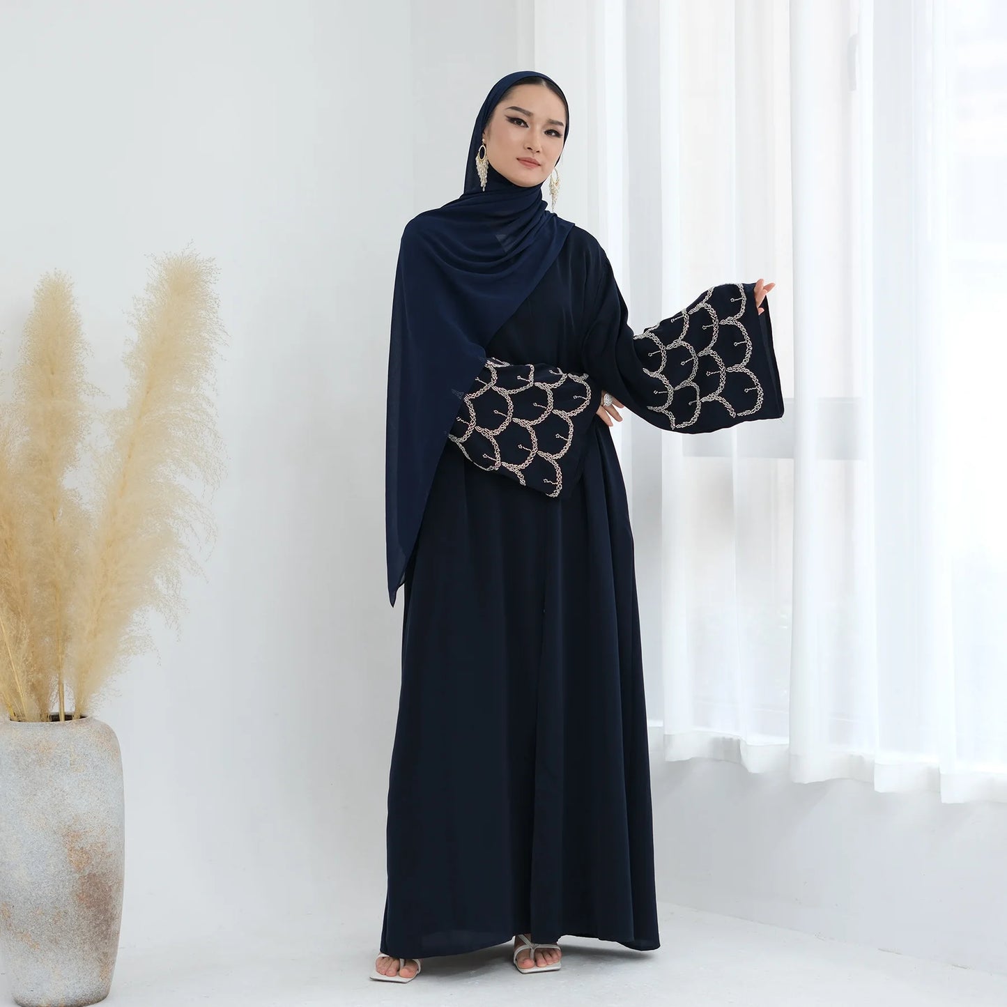2025 Middle Eastern Islam Outfit for Muslim Women Luxury Dubai Modest Abaya Dress Eid Arabic Cardigan Plain Turkey Kaftan Robe.