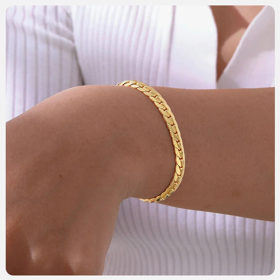 Vnox 6mm Flat Cuban Chain Bracelets for Women Girls, Macrame Edge Curb Links Bracelet,Gold Plated Stainless Steel with K18 Stamp.
