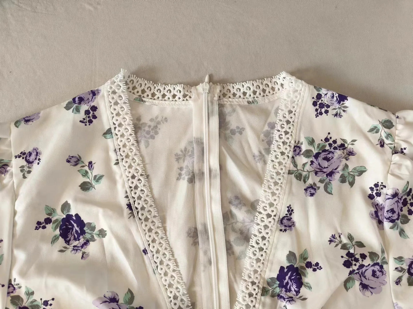 Frühling Herbst frauen Neue Kleid Temperament Süße Druck V-ausschnitt Laterne Hülse Spitze Hohe Taille Kurzes Kleid