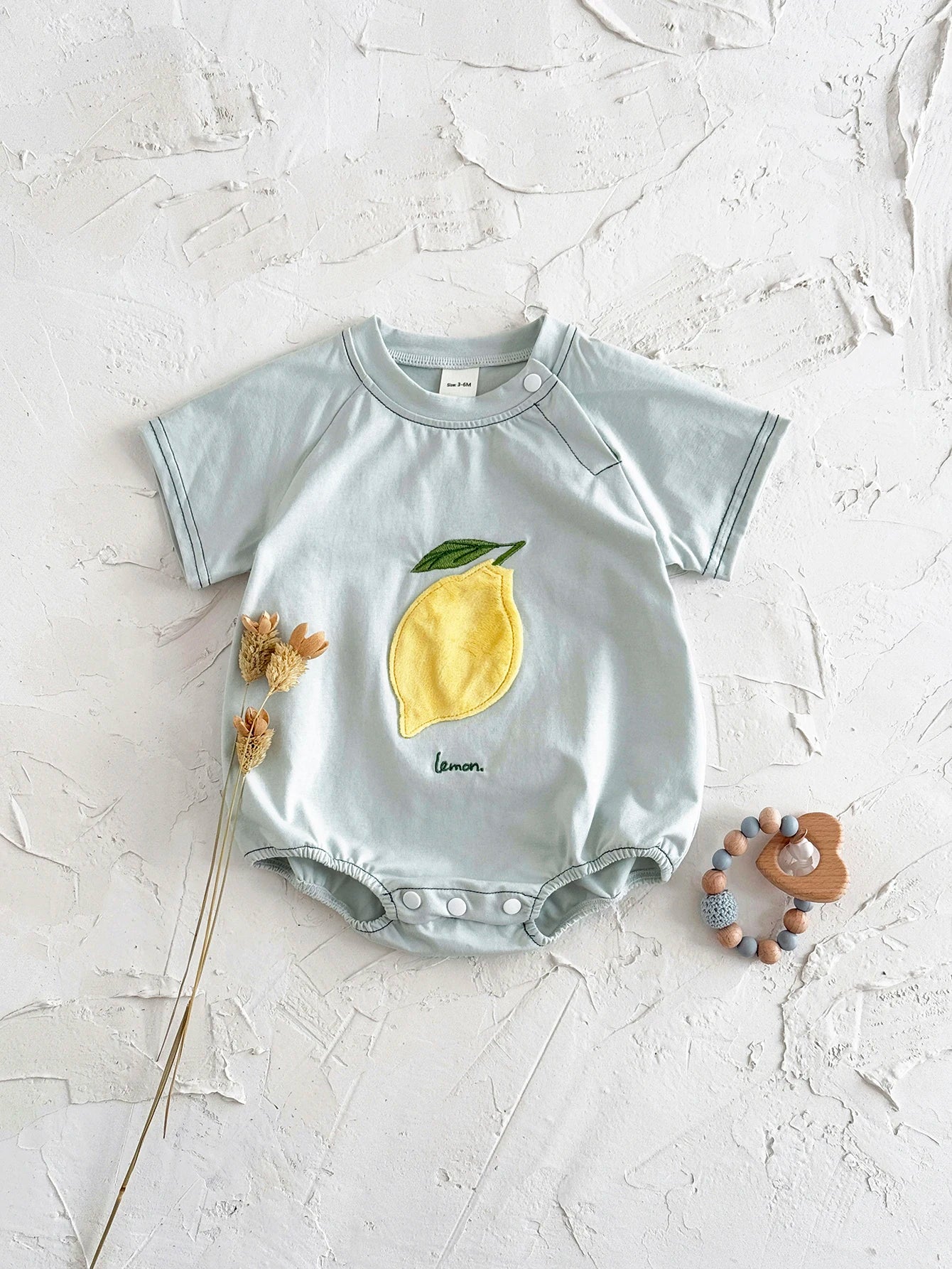 INS Sommer Neue Baby Body Neugeborenen Kleidung Jungen Mädchen Baumwolle Dreieck Strampler Plüsch brief Kurzarm Infant 0-18M