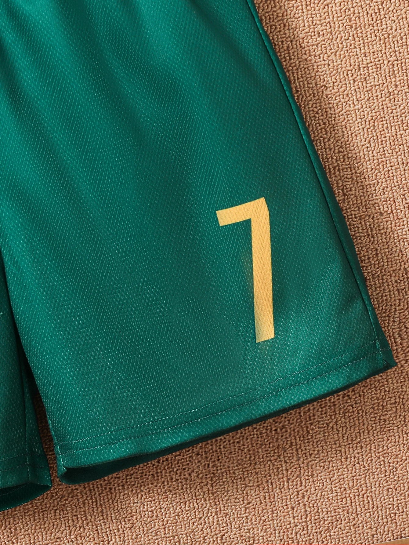 2025 Youth and Children Red and Green Splicing Color No. 7 Legend Quick-drying Sports Football Suit Set.