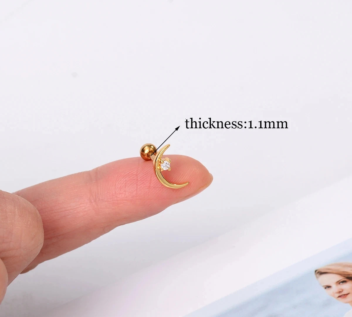 1PC New Curved Cz Cartilage Stud Moon Leaf  Helix Rook Conch Screw Back Earring Stainless Steel Bar Ear Piercing Jewelry.