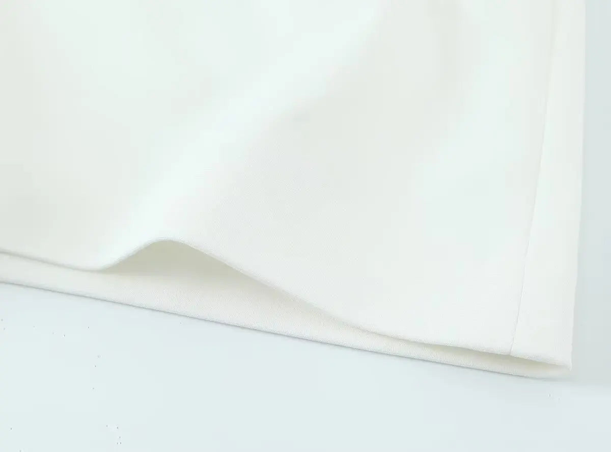 ZBZA Women High Waist A-line Shorts Loose Fit Double Pocket Zipper Solid Color Casual Mini Shorts Spring Summer New Chic Shorts.