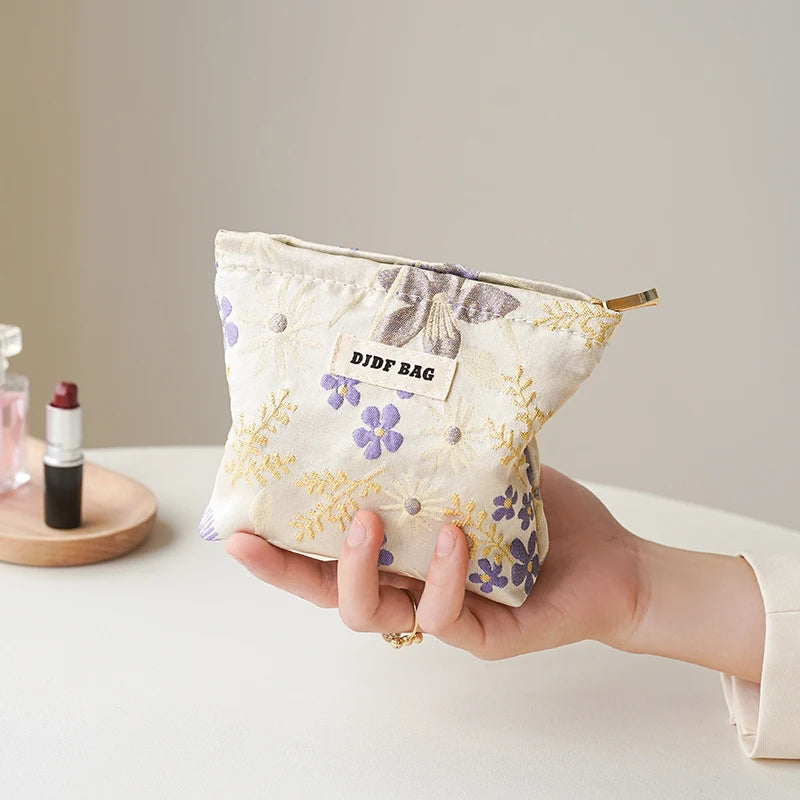 White Embroidery Daisy Women's Makeup Bag Portable Coin Purse Key Case Cosmetics Lipstick Storage Bag Commuter Liner Bag Ins