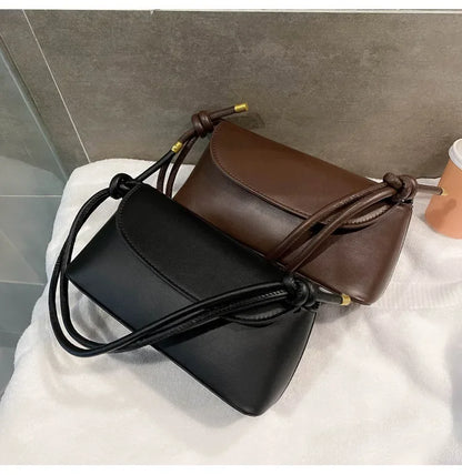 Internet celebrity retro small bag for women in autumn and winter, new trendy crossbody bag, fashionable one shoulder small bag.