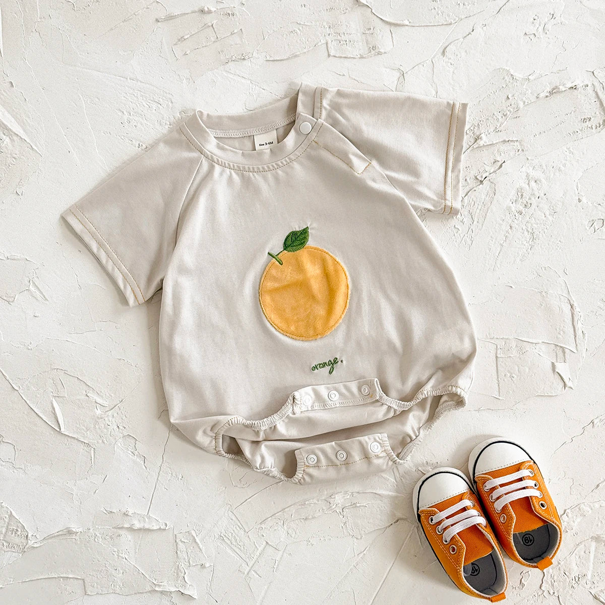 INS Sommer Neue Baby Body Neugeborenen Kleidung Jungen Mädchen Baumwolle Dreieck Strampler Plüsch brief Kurzarm Infant 0-18M.