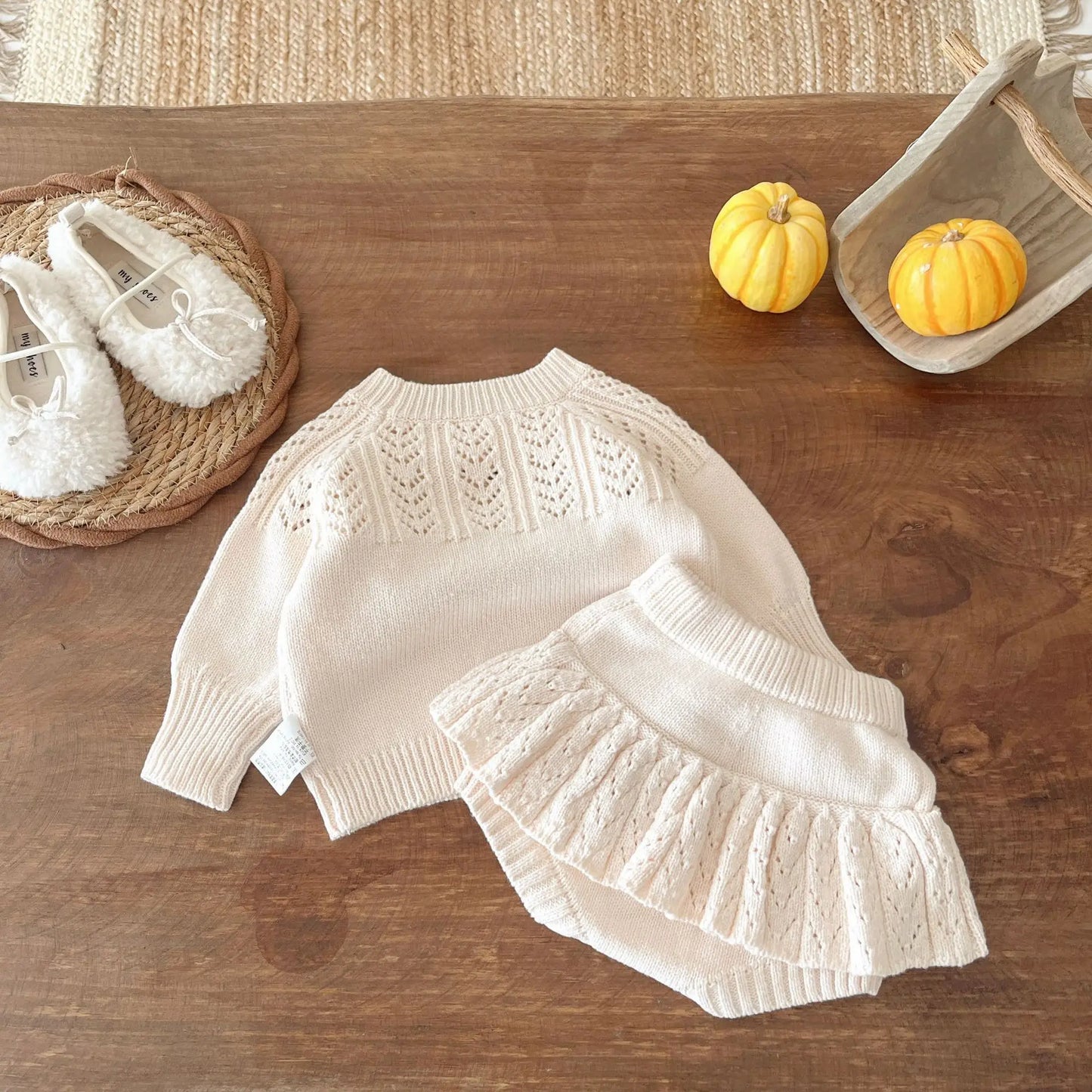 Babykleidungsset 2025, Herbst und Winter, neuer Baby-Strickanzug, Handhaken, Ballpullover + Blasenball-Rock, Hose.