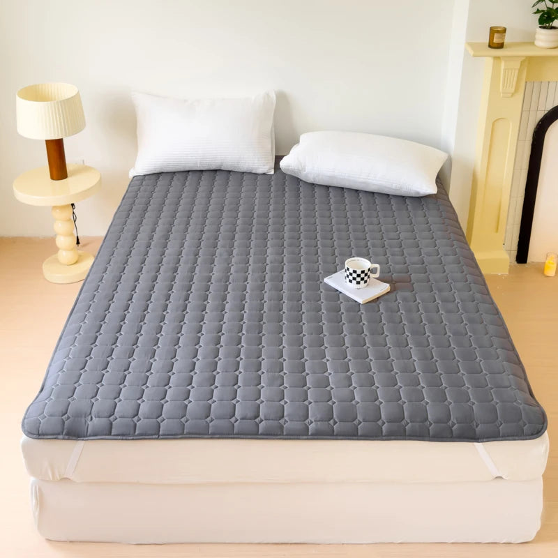 Waterproof Quilted Mattress Protector Cover Thickened Breathable Mattress Topper for Single or Double Bed.