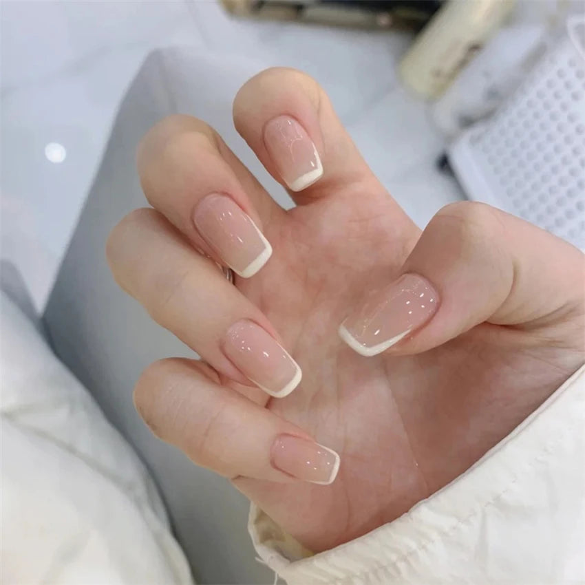24Pcs/Set White Wave Minimalist Style Fake Nails Full Coverage Adhesive Artificial Wearing False Nails French Press on Nail Tips