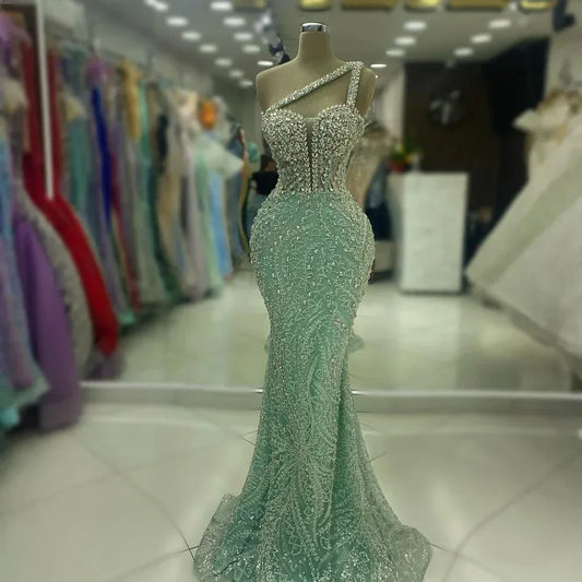 Maßgeschneiderte exquisite Abendkleider, wunderschönes, schillerndes, rückenfreies Fischschwanzkleid mit einer Schulter und Perlenstickerei, langes Kleid, formelle Partykleider