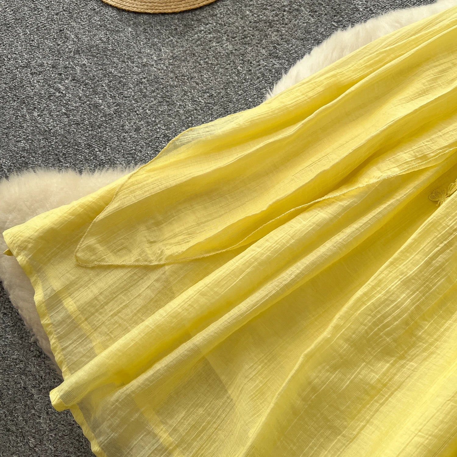 SINGREINY 2025, süßes Sommerkleid für Damen, Spaghettiträger, plissiert, 3D-Blumenmuster, schickes Sommerkleid, Fairycore, unregelmäßiges Kleid.