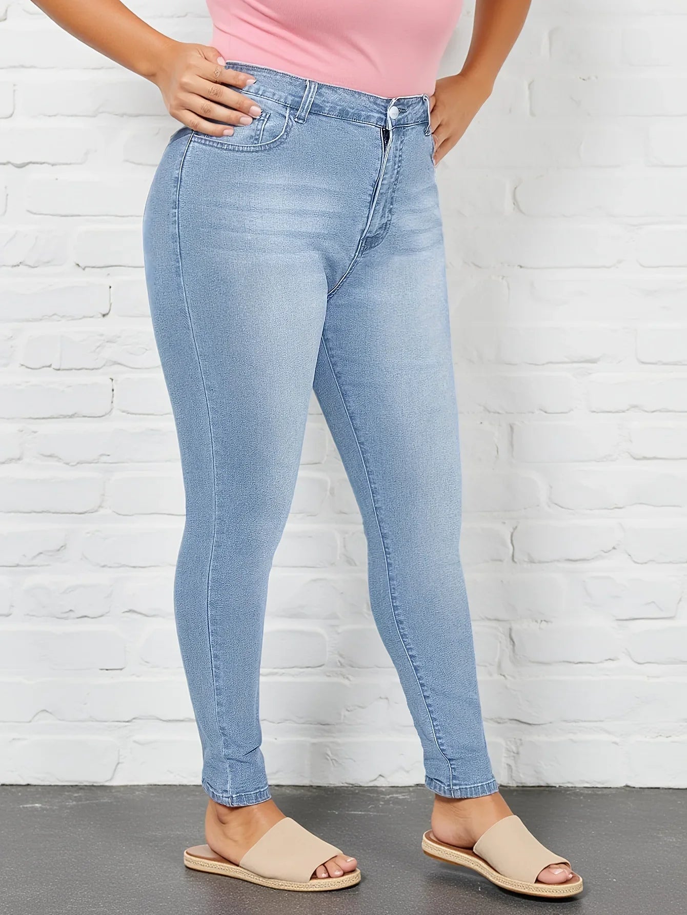 Classic Elastic Slim Fit Denim Jeans Mid Waist Cotton Blue Jeans Women's plus Size Jeans Fashionable Versatile Light Blue.