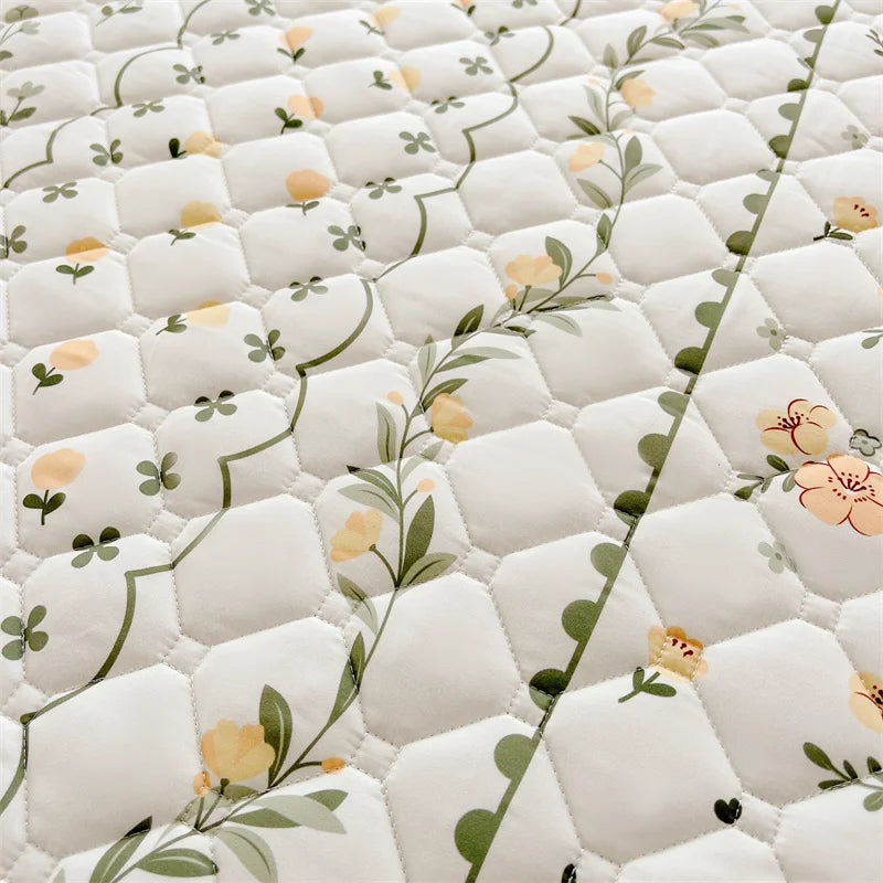 Floral Fitted Sheet Queen Size Bed Cover Thicken Bedsheet Quilted Mattress Protector tampa de colchão (Pillowcase Need Order).