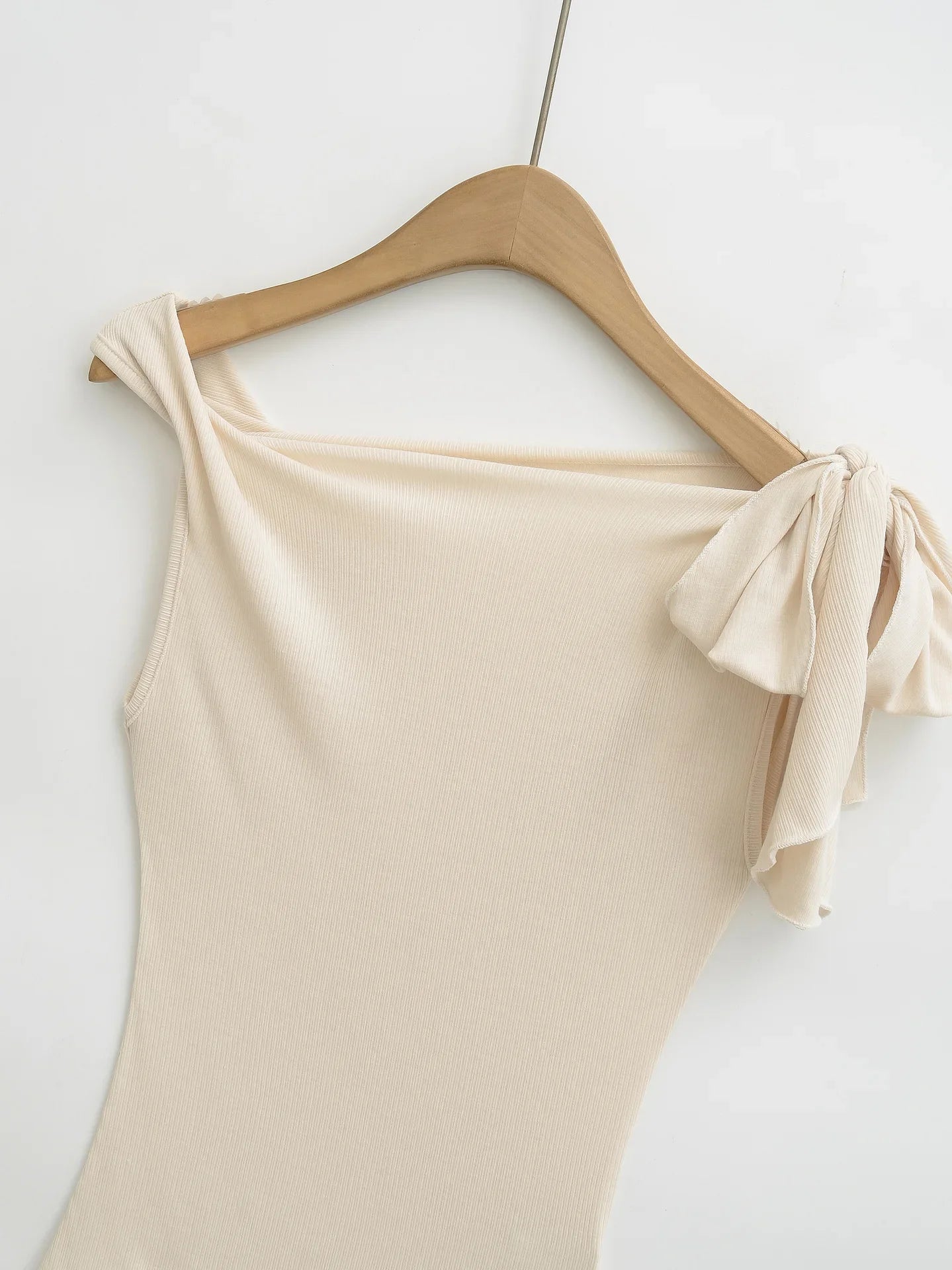 Shoulder Bared Short Sleeve T Shirt Women's Spicy Girl Design Slimming Top Summer New Style One Word Oblique Shoulder Tie Waist.