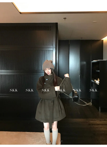 MiiiiX Lässiger Stehkragen, lockerer Wollmantel, mittellang, vielseitige Jacke, Schnür-Taille, Oberbekleidung, 2024, Herbst-Damenkleidung