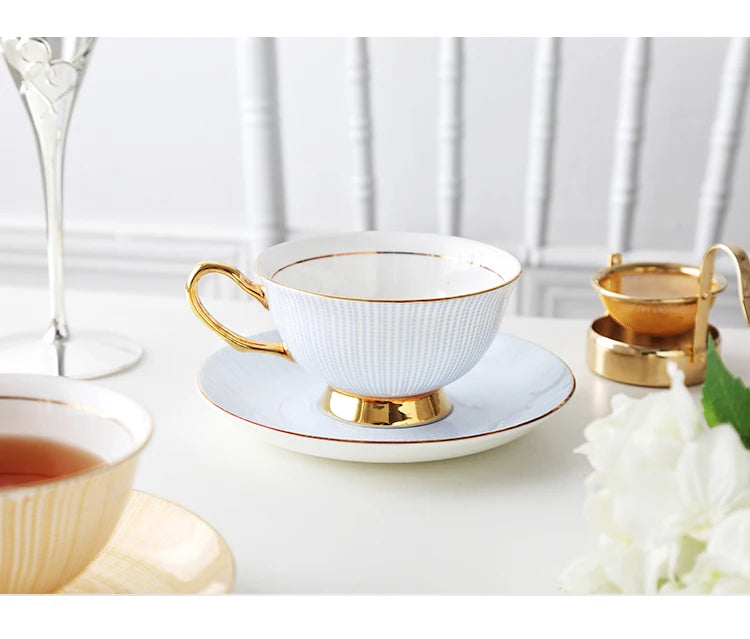 Bone China Tea Cup Saucer Spoon Set 200ml Elegant Coffee Cup Gold Porcelain Tea Set Ceramic Teacup Cafe Espresso Cup British Mug.