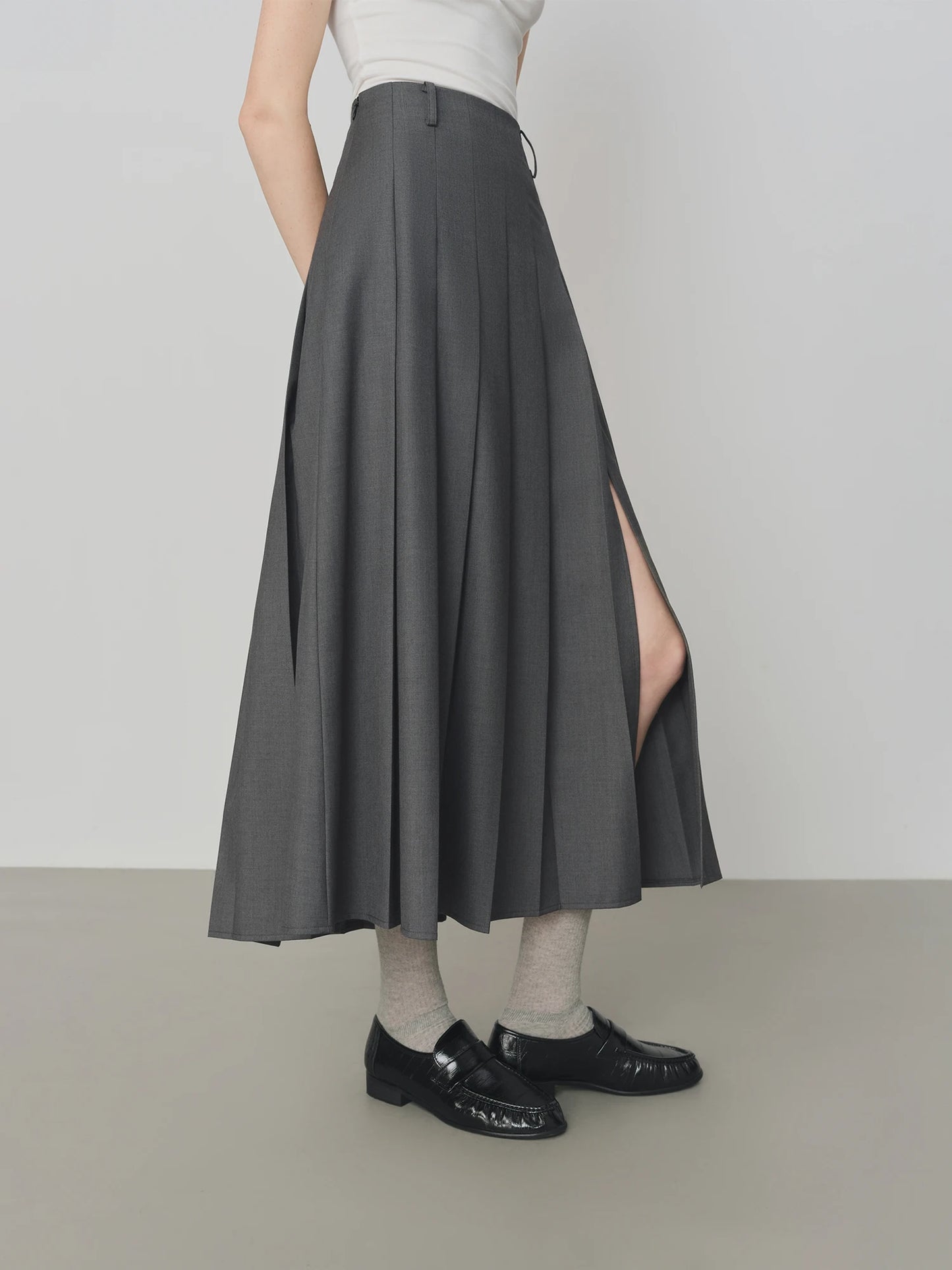 FSLE College Style Gray Retro Pleated Skirt For Women Autumn 2025 New Arrival Commuter Officelady Chic Long Skirt 25FS13198.