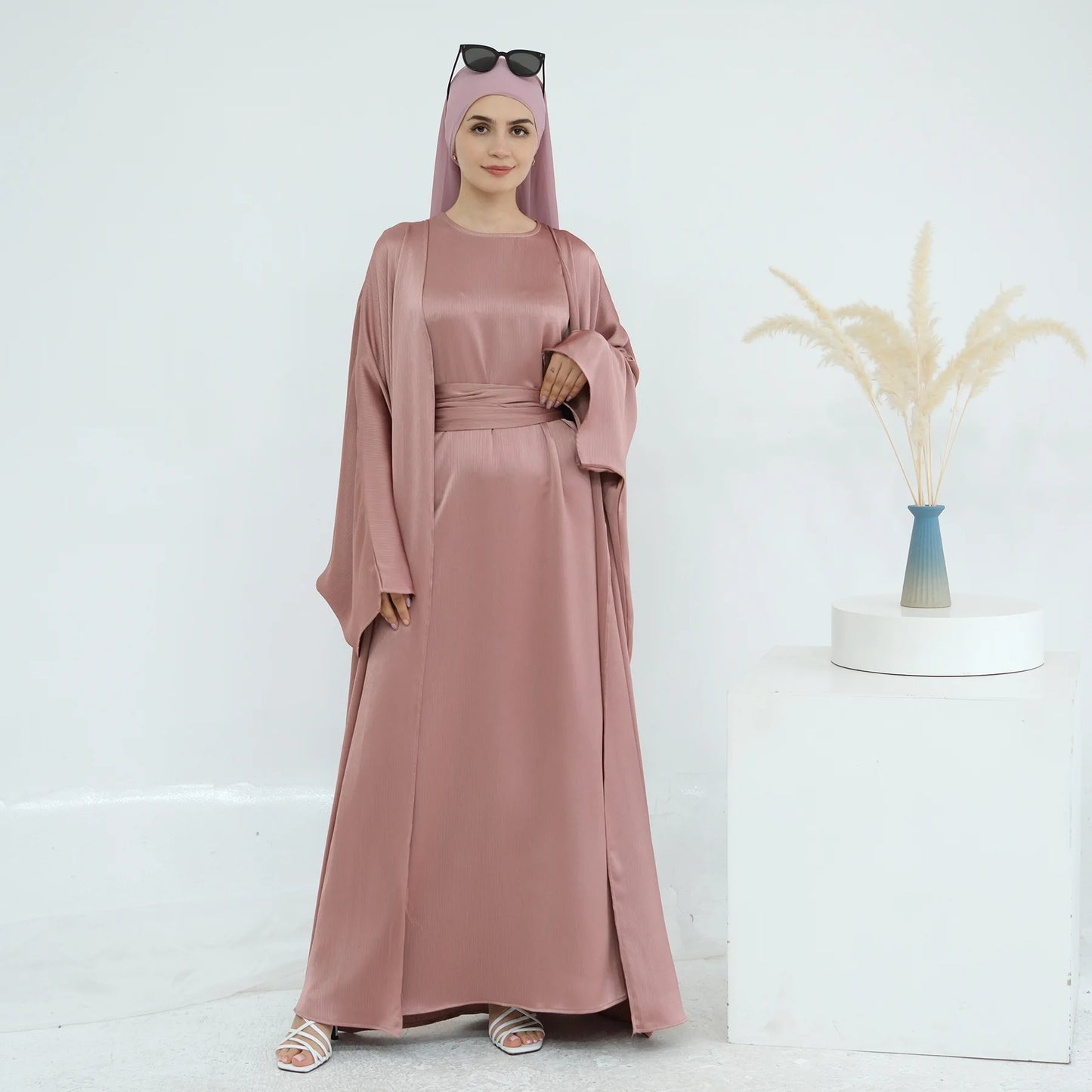 Two Piece Arabic Outfit Set for Muslim Women Elegant Modest Abaya Dress with Inner Ramadan Islamic Coat New Turkish Kaftan Robe.