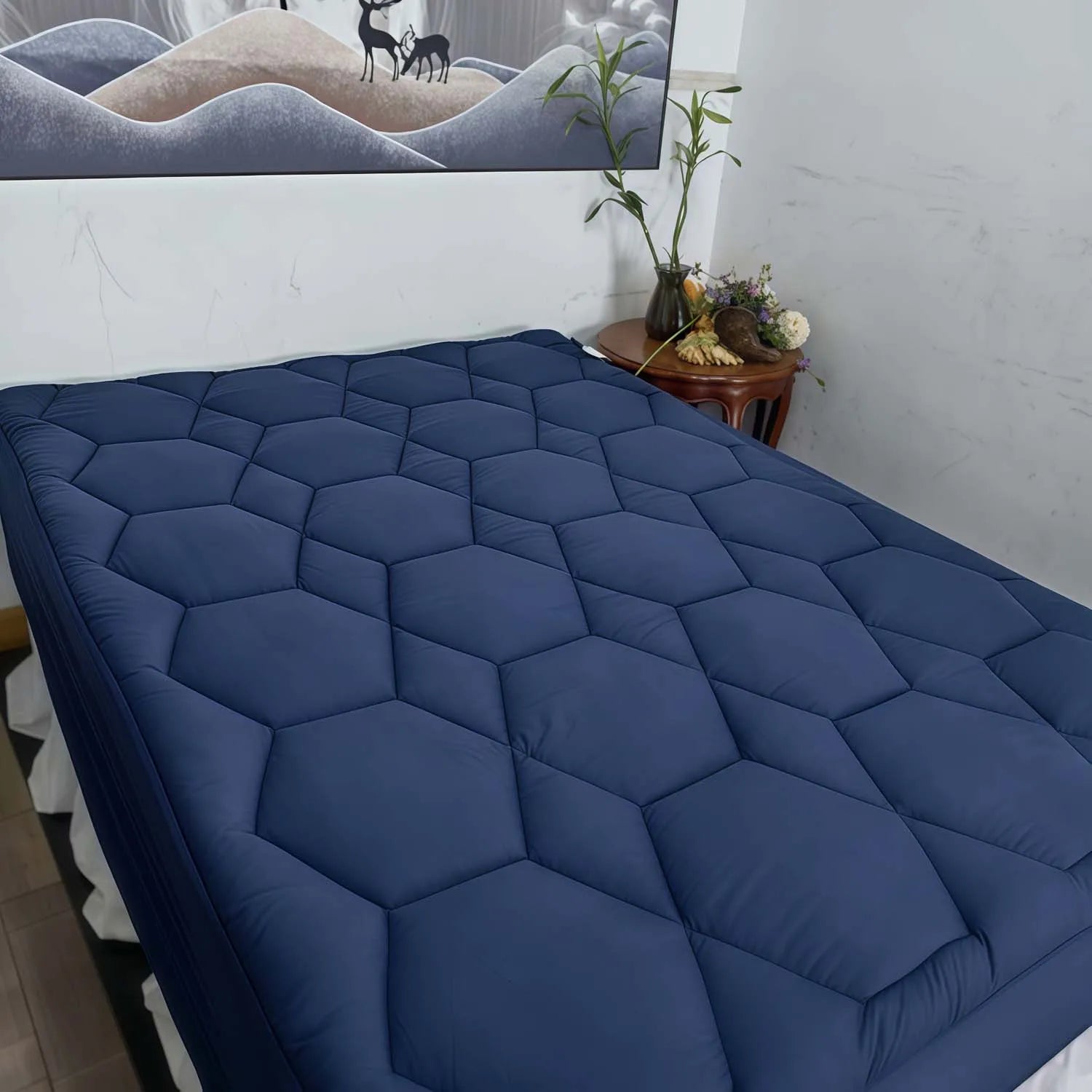 Cooling Quilted Fitted Mattress Pad Soft Noiseless Skin-friendly Bedspread Machine Washable Comfort  Mattress Protective Cover.