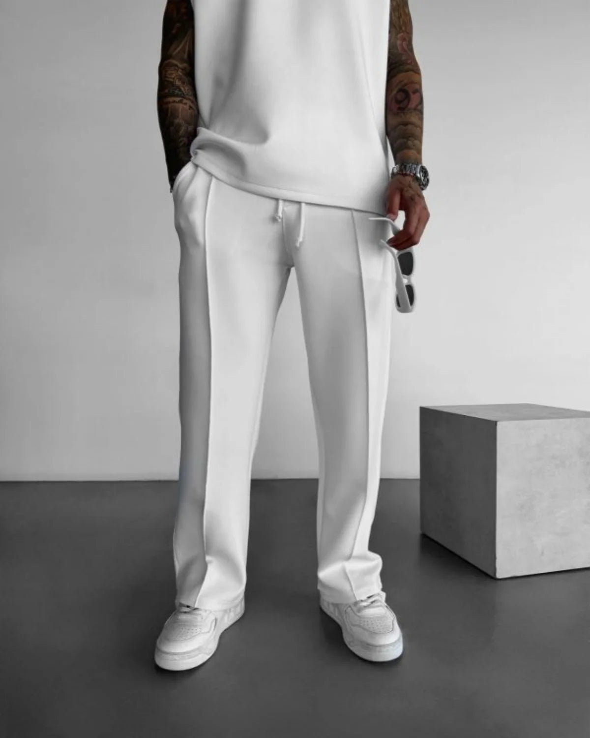 2025 Spring and summer men's new four seasons loose straight tube sports casual pants comfortable suit pants drawstring waistban.