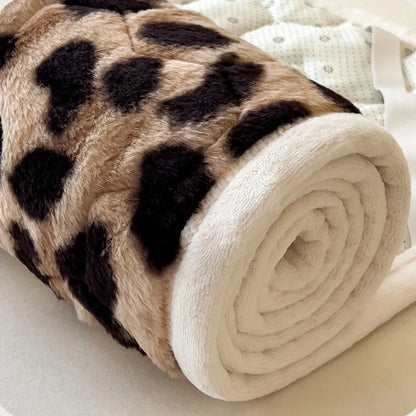 Winter Warm Velvet Mattress Cover Home Dormitory Soft Thick Quilted Bed Sheets Queen Size Bed Cover Fold Tatami Mat Bedspread.